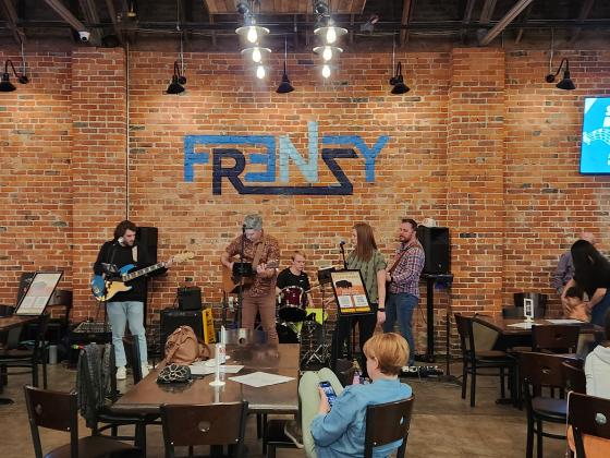 Live music at Frenzy Brewing, family and pet friendly! 